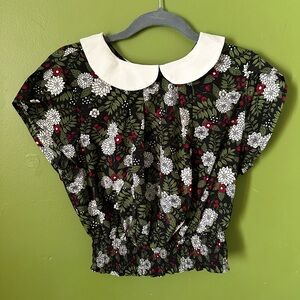 Unique Vintage Floral Women's Top with White Collar
